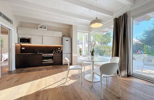 Trani House | Holiday Home 'Villa Traimari' with Sea View, Wi-Fi and Air Conditioning