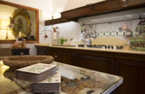 Battipaglia Apartment | Home Manfredi: Studio apartments and rooms with free parking and a kitchen.