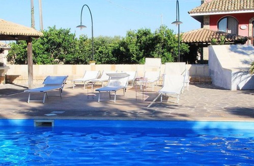 Castrignano del Capo Apartment | Homerez - Nice appartement 4 km away from the beach for 4 ppl. with shared pool