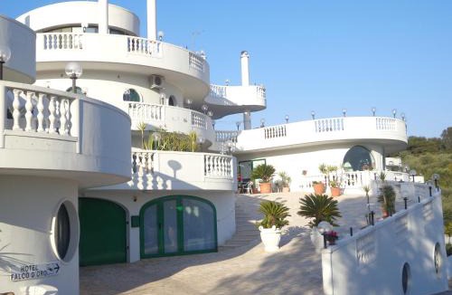 Cisternino Hotel | Hotel Falco D'oro