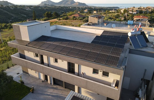Casteldaccia Apartment | Il Pianeta di Giò, app. 200mq, 4 camere 4 bagni, ampie docce e posteggio privato