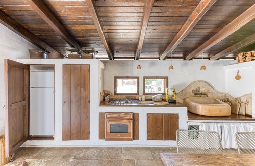 Racale Apartment | 'Il Trullo - Tia Maria Country Inn' with Hot Tub
