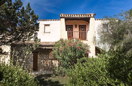Liscia di Vacca Apartment | Stay in Porto Cervo with Garden Setting