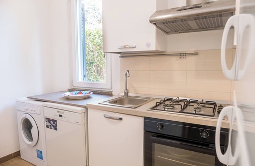 Mondello Villa | La Casetta di Vi, a small green retreat a short distance from the sea