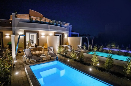 Tuglie House | La Collina di Montegrappa - Suites with Heated Private Pool - Suites with Shared Pool