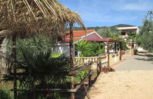 Peschici Apartment | La Paloma Holiday Homes with 2 Swimming Pools in Two-Room Apartment 3 places Holiday House