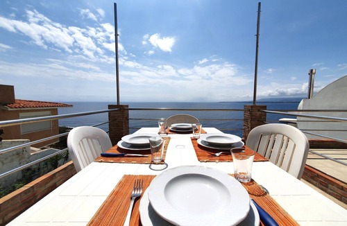 Plemmirio Apartment | La Rosa sul Mare by Interhome