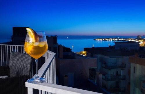 Il Monte Apartment | LAST MINUTE DEAL - SEA FRONT PENTHOUSE GALLIPOLI SALENTO WITH 250SQM TERRACE