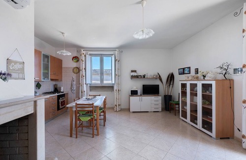 Muro Leccese Apartment | Le Crapare Apartment with Balcony and Air Conditioning
