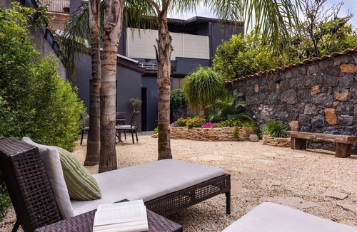 Picanello-Ognina-Barriera-Canalicchio Apartment | Leone Apartment with Garden by Wonderful Italy