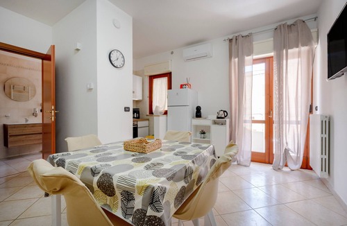 Municipio 3 Apartment | Levante Eight Sea View Holiday Home with Sea View, Wi-Fi, and Air Conditioning