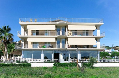 Roseto degli Abruzzi Apartment | Lovely apartment for 4 people with pool, A/C, internet, TV, terrace and pets allowed