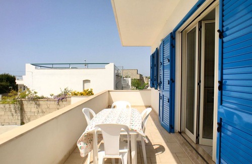 Torre Vado Apartment | Lovely apartment for 4 people with A/C, TV, terrace and pets allowed