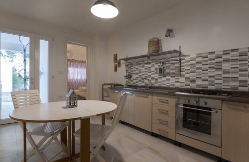 Torre Vado Apartment | Lovely apartment for 4 people with A/C, TV, terrace and pets allowed
