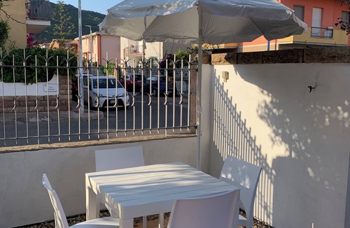 Bosa Marina House | Lovely beach house 150 meters from the beach in Bosa Marina
