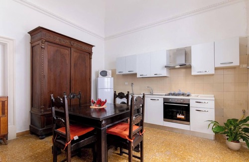 Ruggero Settimo Apartment | Maison Politeama Central - Walk everywhere! 5 minutes from Politeama theatre