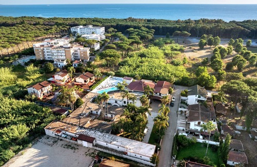 Laura Apartment | Marina Living Rooms – Economy Double Room with Shared Pool, Wi-Fi & Air Conditioning