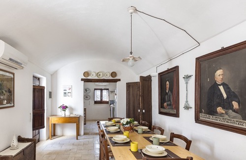 Ceglie Messapica Villa | Max 10 guests, infinity swimming pool, 5 bedrooms, 4 bathrooms, wonderful garden