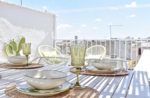 Ceglie Messapica Apartment | Mina's roof apartment terrace: whit sea view