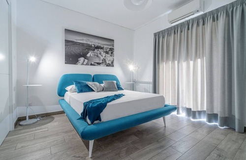 Sorrento City Centre Apartment | Modern Sorrento Apartment with Terrace&TennisCourt