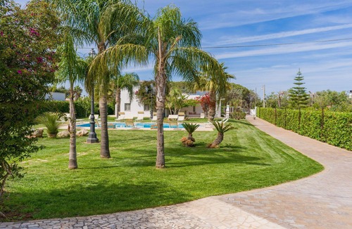 San Vito dei Normanni Villa | Nice apartment in villa for 5 guests with A/C, pool, WIFI, TV and veranda, close to Ostuni