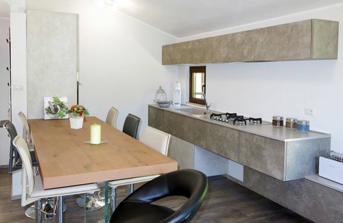 Cologna Spiaggia Villa | Nice apartment in villa with hot tub, pool, WIFI, A/C, TV, patio, pets allowed and panoramic view