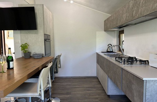 Cologna Spiaggia Villa | Nice apartment in villa with hot tub, pool, WIFI, A/C, TV, patio, pets allowed and panoramic view