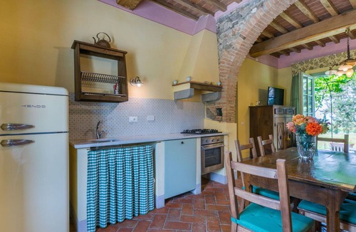 Castiglioncello Apartment | Nice apartment for 7 people with WIFI, pool, A/C, TV, patio, pets allowed and panoramic view