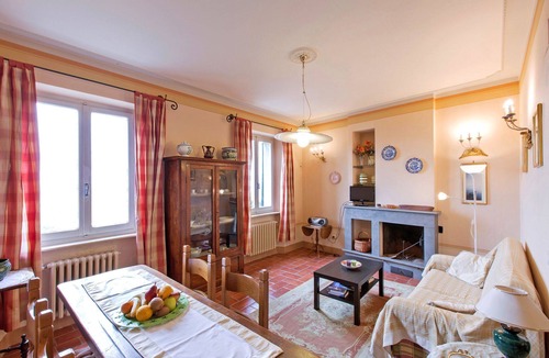 Cortona Apartment | Nice apartment for 4 people with hot tub, WIFI, A/C, TV and panoramic view