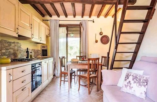 Massa Marittima Apartment | Nice apartment for 6 guests with WIFI, pool, TV and patio