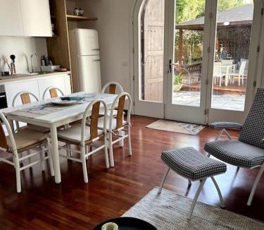 Grottasanta Apartment | Numeroquattro- Light blue appartamento in Villa con giardino e piscina