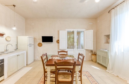 Racale Apartment | One-Bedroom Apartment 103 – Tia Maria Country Inn
