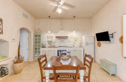 Racale Apartment | One-Bedroom Apartment 103 – Tia Maria Country Inn