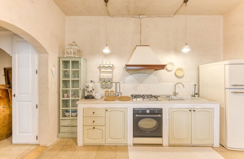 Racale Apartment | One-Bedroom Apartment 103 – Tia Maria Country Inn