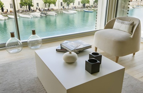 Peschiera del Garda City Centre Apartment | Palazzo Cordigero - Canale Apartment with Canal View, Wi-Fi and Air Conditioning