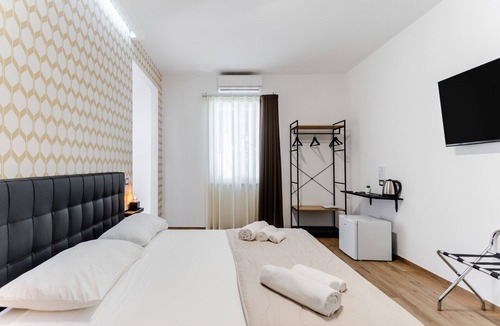 Torre a Mare Bed & Breakfast | Pietramare Luxury - Amber by Rentbeat