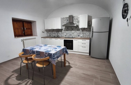 Statte Apartment | Ponchielli House - 3-bedroom apartment with kitchen and covered patio