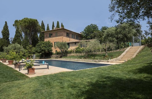 Siena Villa | Private staffed villa with stunning pool, luscious gardens