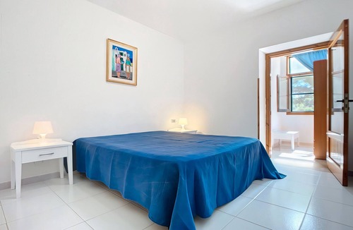 Chiesiola Resort | Property in a holiday village 'Baia Falcone - Standard 305' with sea view and air conditioning