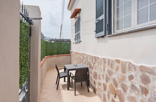 Arco Felice Apartment | Quadruple Room Dell'Arco Romano with Private Terrace, Wi-Fi & Air Conditioning