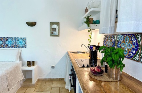 Villanova Apartment | Refined & Charming Garden Suite directly by the Sea – for 2 Guests
