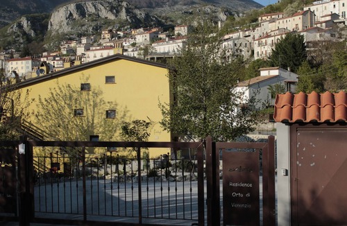 Barrea Apartment | Residence 'Orto di Venanzio' - The Red Lily