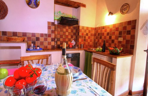 Castiglione d'Orcia House | Rolling farmhouse of Val d'Orcia