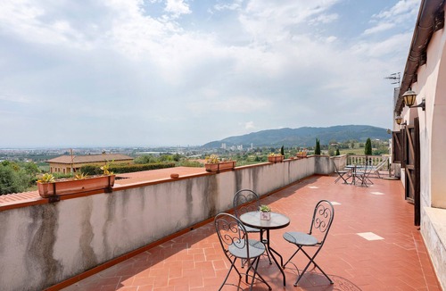 Magazzeno Apartment | Room 'Camera Rosa' with Mountain View, Wi-Fi and Air Conditioning