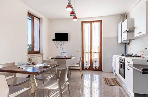 Pizzoletta Apartment | Room 'Camera Tripla Budget' with Shared Terrace, Wi-Fi and Air Conditioning