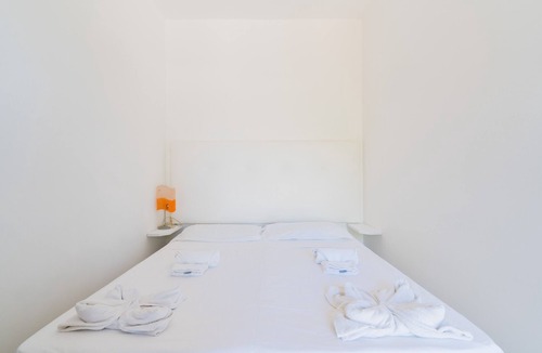 Tuglie House | Room 'Core Resort - Basic 6' with Shared Pool, Wi-Fi and Air Conditioning