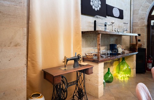 Carpignano Salentino Apartment | Room 'Masseria Giamarra, Room 1' with Shared Pool, Wi-Fi and Air Conditioning
