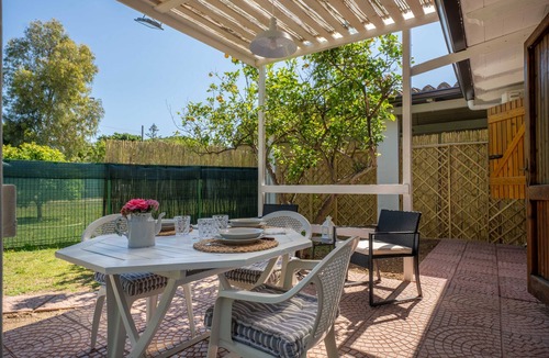 Su Forti Apartment | Room 'Melograno' with Private Garden and Air Conditioning