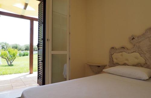Ugento House | Room 'Villa Casciani - Scirocco' with Shared Pool, Wi-Fi and Air Conditioning