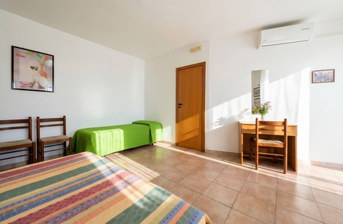Mattinata Bed & Breakfast | San Michele - B&B 21 with Veranda, Wi-Fi and Air Conditioning